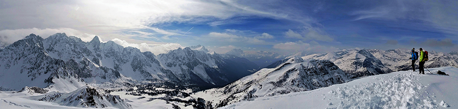 Dal Monte Campione vista sul Campioncino, le 'Piccole Dolomiti Scalvine' e verso la Val di Scalve