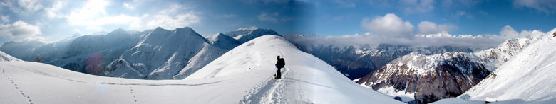 Salendo dal Passo della Manina al Sasna vista verso Val Manina e Valbondione