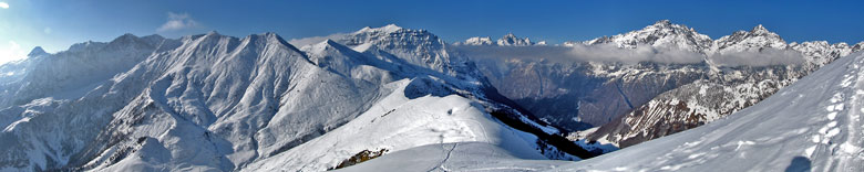 Salendo dal Passo della Manina al Sasna vista verso Val di Scalve e Valbondione