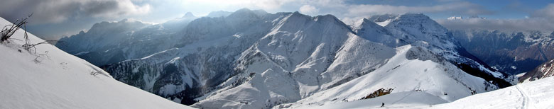 Salendo dal Passo della Manina al Sasna vista verso Val Manina e Valbondione