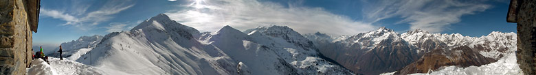 Panoramica dalla chiesetta della Madonna Pellegrina verso la Valbondione