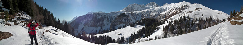 Salendo verso il Passo della Manina