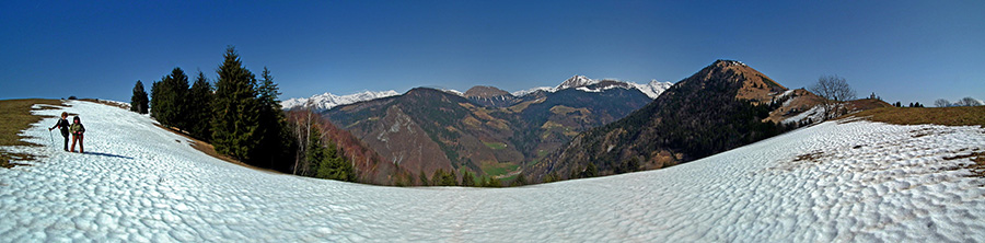 Cima Blum e Cima Parè con vista verso la Valzurio