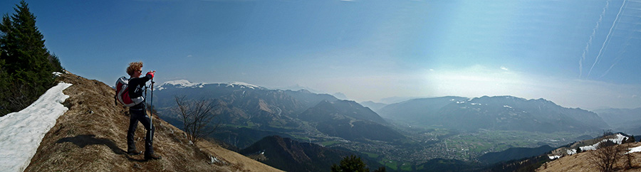 Vista sulla conca di Clusone-Rovetta, verso la Val Borlezza e il Lago d'Iseo