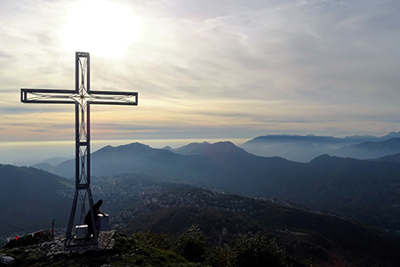 In Cornagera (1311 m) ad anello sui sentieri ‘Cornagera’ e ‘Vetta’ il 16 ottobre 2016 - FOTOGALLERY