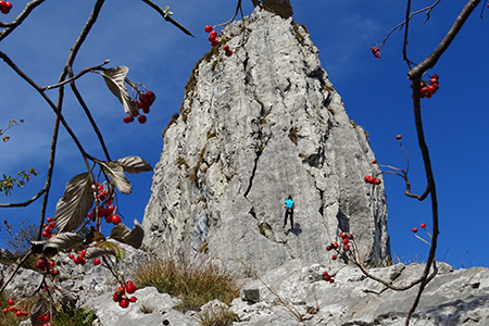 In Cornagera (1311 m) ad anello sui sentieri ‘Cornagera’ e ‘Vetta’ il 16 ottobre 2016 - FOTOGALLERY