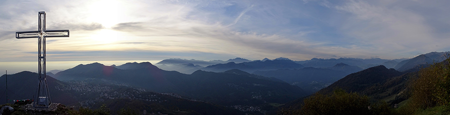 Dalla nuova croce in Cornagera panorama sull'altopiano di Selvino-Aviatico e verso Valli Serina, Bremmbana ed oltre