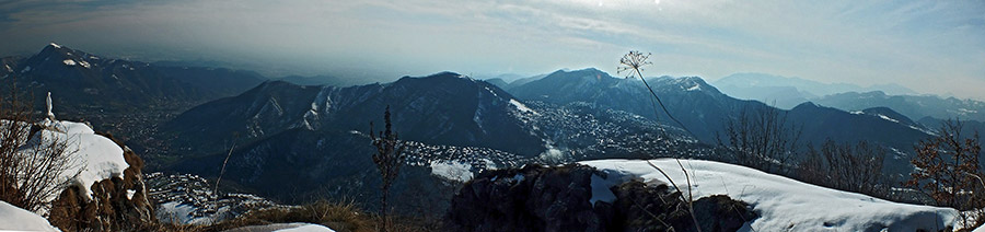 Panoramica dalla vetta innevata della Cornagera (1312 m.)