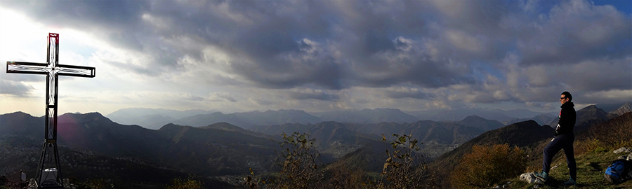 Dalla croce di vetta della Cornagera panorama verso Val Serina , Val Brembana ed oltre