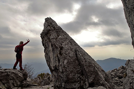 In Cornagera (1311 m) ad anello sui sentieri ‘Cornagera’ e ‘Vetta’ il 4 novembre 2016 - FOTOGALLERY