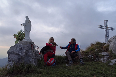 In Cornagera (1311 m) ad anello sui sentieri ‘Cornagera’ e ‘Vetta’ il 4 novembre 2016 - FOTOGALLERY
