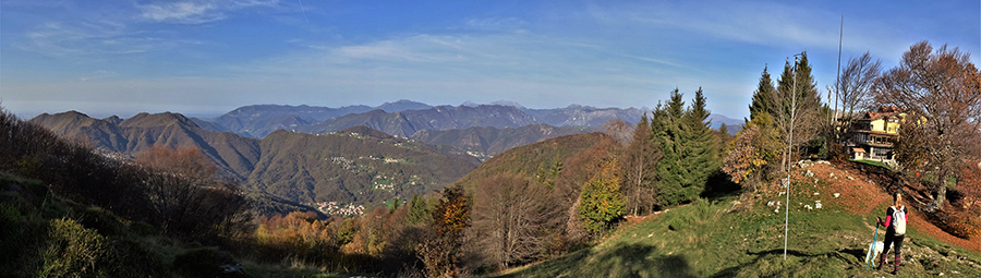 Vista panoramica dal Monte Poieto (1360 m) verso la Val Serina e il Rifugio