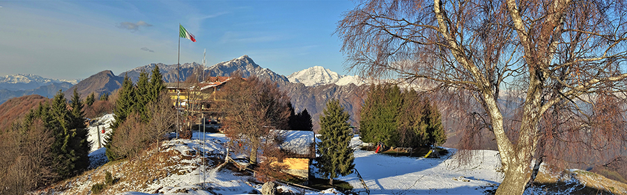 Vista panoramica sul Monte Poieto col suo Rifugio servito dalla bidonvia