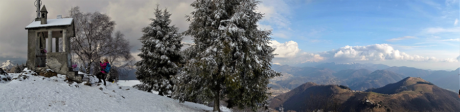 Dalla cappelletta di vetta del Monte Poieto vista verso la Valle Seriana