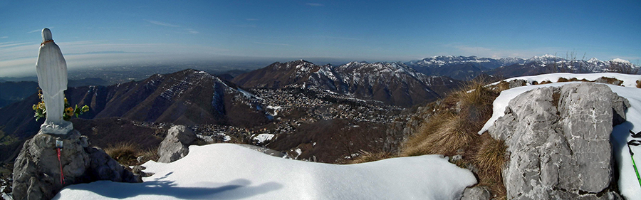 Alla Madonnina di vetta della Cornagera