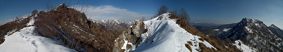 Salendo all'anticima (1450 m) del Monte Suchello (1541 m)