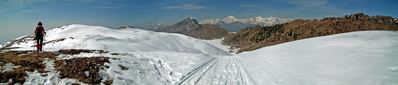 Salita invernale da Barzizza di Gandino alla Conca del Farno, con giro ad anello al Pizzo Formico, alla Montagnina e al Rifugio Parafulmen il 10 marzo 2011
