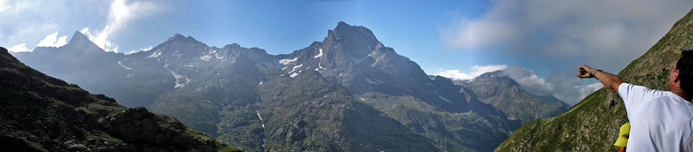 Lago della Malgina (2339 m.) e Pizzo del Diavolo (2926 m.)