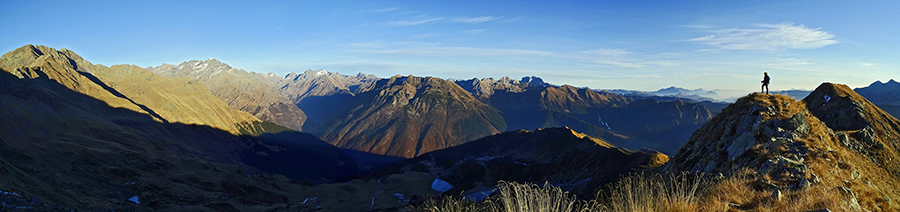 In cresta sui dossi del Monte Segnale