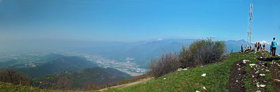 Dalla vetta del Monte Mista vista verso la bassa Valle Seriana e la pianura 