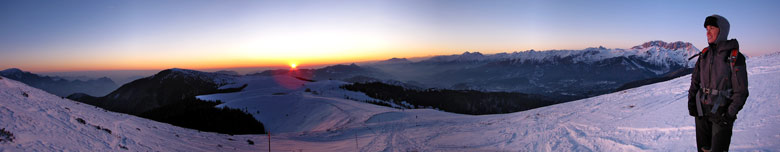 Tramonto al Monte Pora con vista verso il Lago d'Iseo, la Valle Seriana e la Presolana