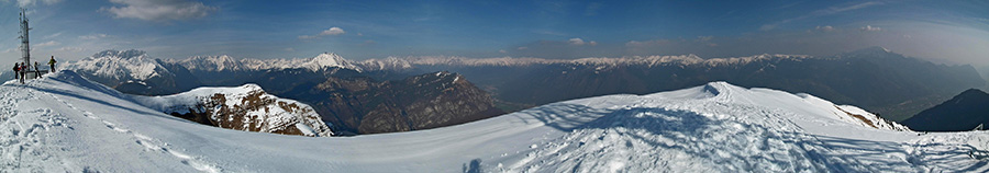 Dalla vetta del Monte Pora vista verso Val di Scalve e Val Camonica