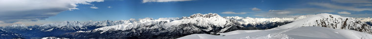 Dal Monte Alto vista verso l'Alta Val Seriana e la Val di Scalve
