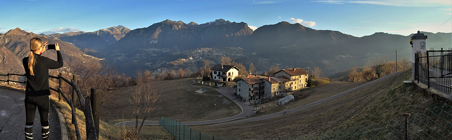 Da Miragolo San Sanvatore bella vista sulla Val Serina e i suoi monti