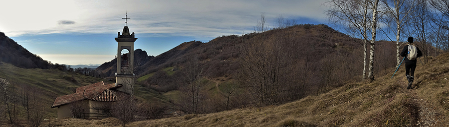 Passando a monte della chiesetta di San Barnaba (1070 m)