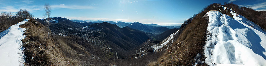 Salendo in Podona vista sulla Valle del Carso (Nembro-Selvino)
