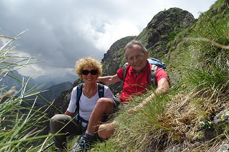 Pizzo Pradella (2626 m) con tanti bei fiori, salito da Valgoglio il 9 luglio 2016 - FOTOGALLERY