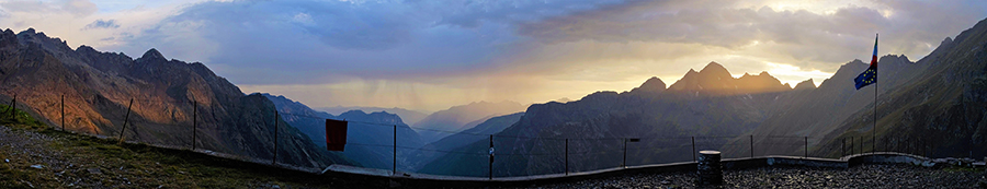 Al rif. Brunone (2295 m)...panoramica dopo la pioggia con schiarita al tramonto