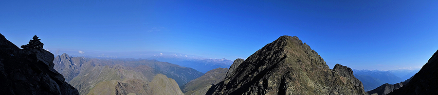 Panoramica salendo dalla Bocchetta di Scis (2905 m) al Pizzo Redorta (3308 m)