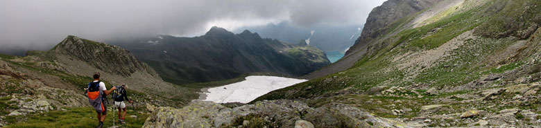 Scendendo dalla Val Cerviera al Lago del Barbellino sul sentiero 321