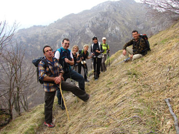 Splendida Val Vertova! Sul sentiero 527 fino al Sedernèl e Bivacco Testa con discesa dal sentiero 529 dal Passo di Bliben il 25 aprile 2010 - FOTOGALLERY 