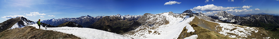 In cresta tra Timogno (Benfit) e Passo degli Omini vista verso I Giganti e la Regina delle Orobie