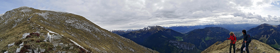 In decisa salita sul 316 per il Visolo con vista verso la Valle di Scalve