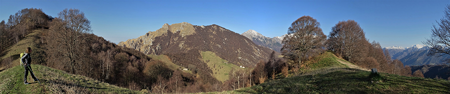 Vista panoramica dalla Cima di Redondello verso il Due Mani e dintorni