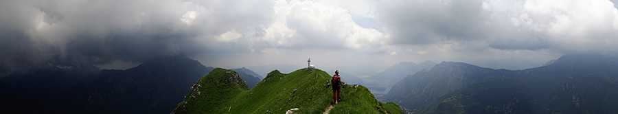 Sulla cresta di vetta del Due Mani ...in arrivo temporalone !