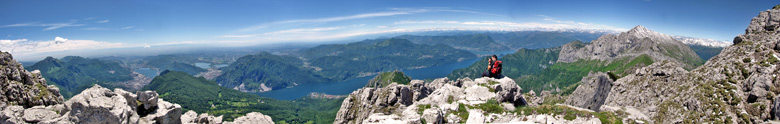 Dalla vetta della Grignetta verso i laghi e il Grignone