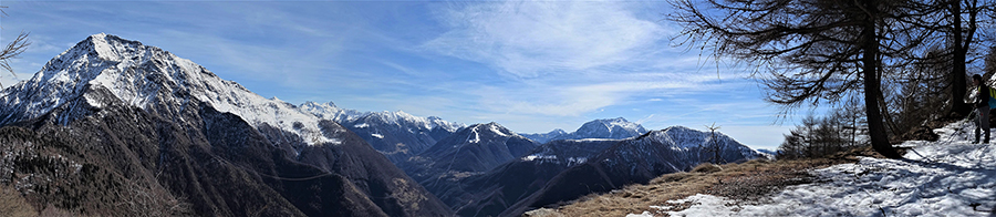 Vista ad est verso Legnone. Tre Signori , Grignone, Muggio