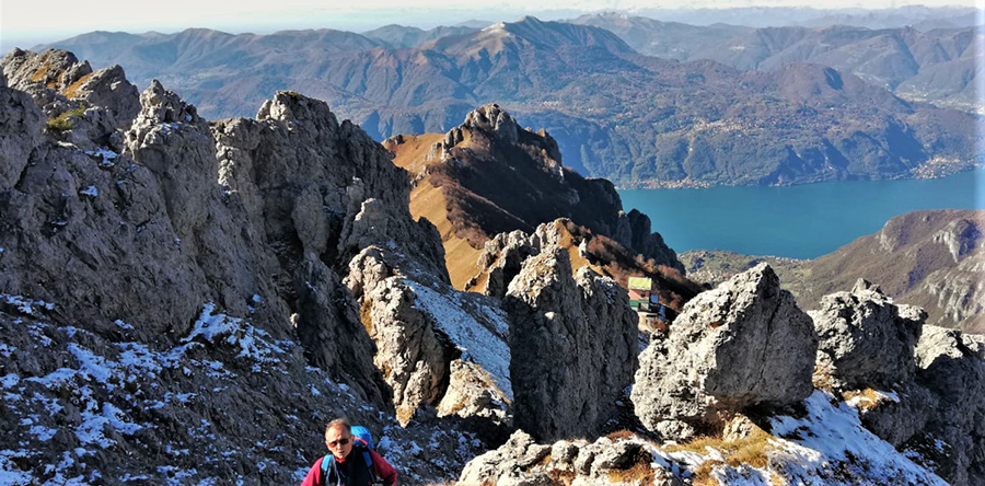 Vista dal Colle Garibaldi (1824 m) sul Rif. Rosalba (1730 m) ed oltre