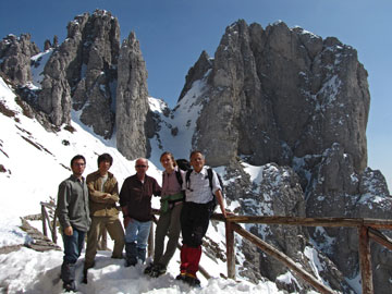 Bellissima salita dal Pian dei Resinelli al Rif. Rosalba sul sentiero 9 delle Foppe in compagnia dei camosci! il 7 aprile 2010) - FOTOGALLERY