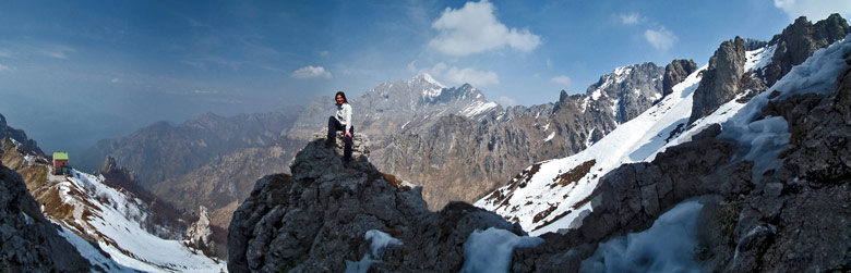 Il Rif. Rosalba con vista in Grinetta e Grignone