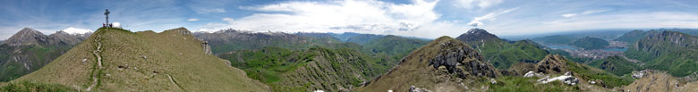 Panoramica con la cima del Due Mani in primo piano
