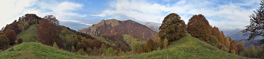 Dal colletto di Redondello (a dx) vista su Cima di Muschiada (a sx) e Due Mani (al centro)