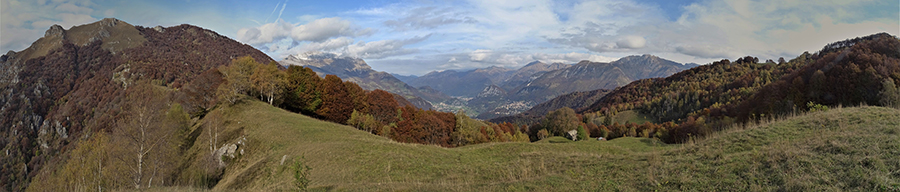 Dalla dorsale tra Cima di Muschiada e Due Mani vista panoramica verso la Valsassina