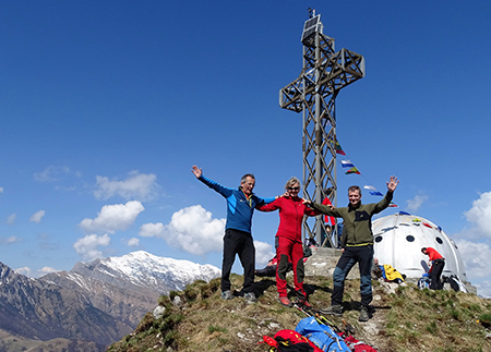 Monte Due Mani (1656 m) con Cima Muschiada (1458 m) dalla Culmine S. Pietro il 26 giugno 2017 - FOTOGALLERY 