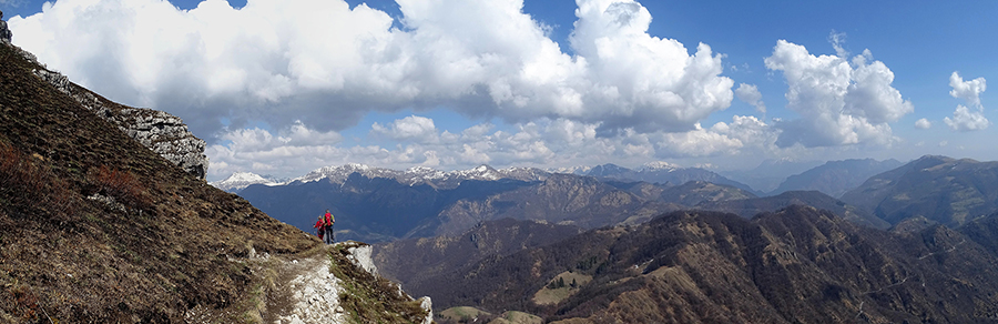 Vista su (da sx) Due Mani, Grigna, Valsassina, Tre Signori, Cima Muschiada