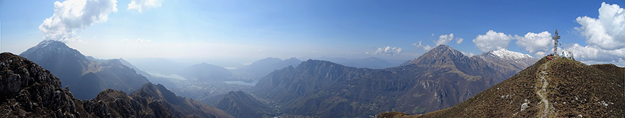 Dalla cima bruciata del Due Mani vista verso Resegone, Lecco con i suoi laghi e monti, Grigne